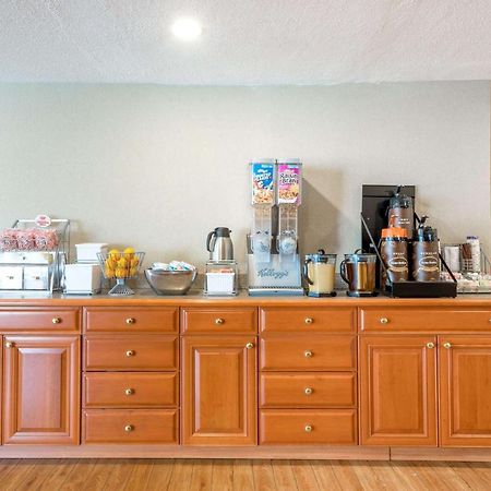 فندق Super 8 By Wyndham Watertown/Cambridge/Boston Area المظهر الخارجي الصورة