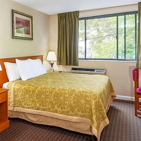 فندق Super 8 By Wyndham Watertown/Cambridge/Boston Area المظهر الخارجي الصورة