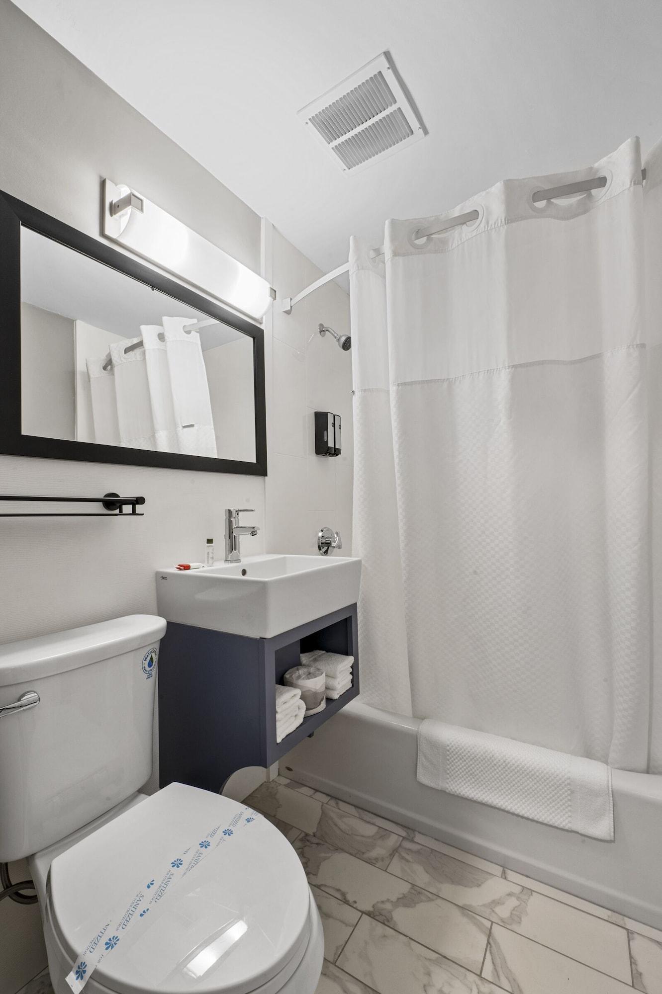فندق Super 8 By Wyndham Watertown/Cambridge/Boston Area المظهر الخارجي الصورة