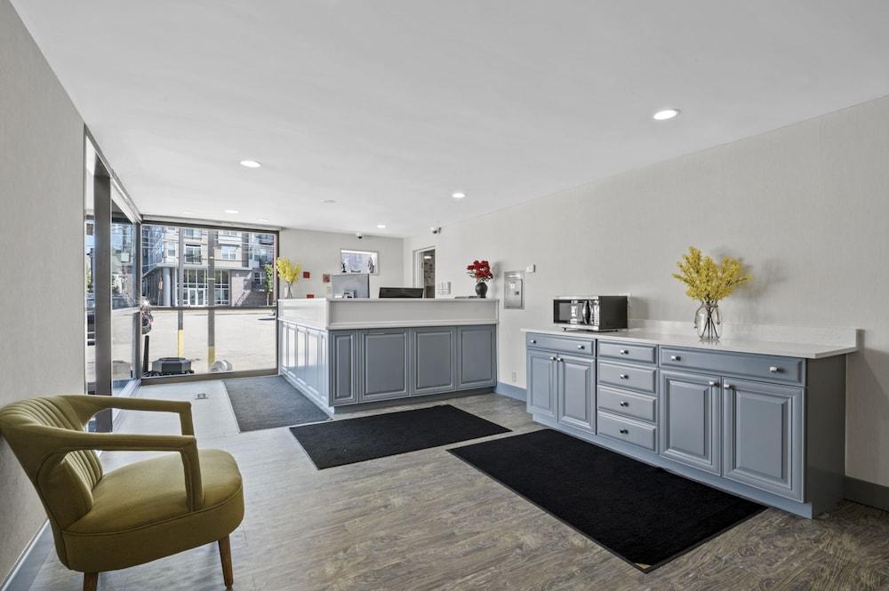 فندق Super 8 By Wyndham Watertown/Cambridge/Boston Area المظهر الخارجي الصورة
