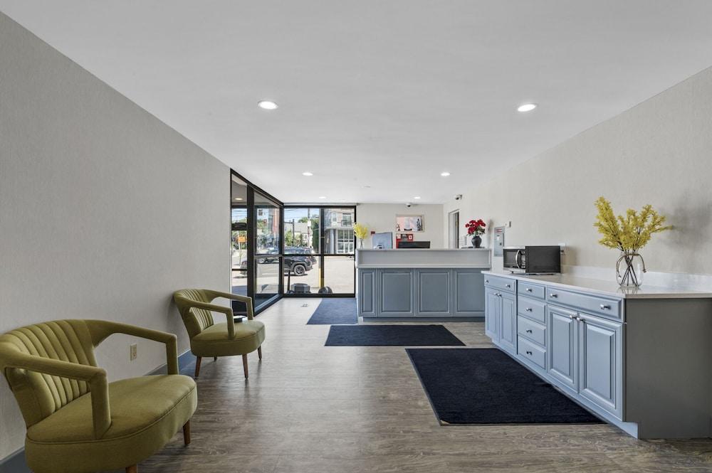 فندق Super 8 By Wyndham Watertown/Cambridge/Boston Area المظهر الخارجي الصورة