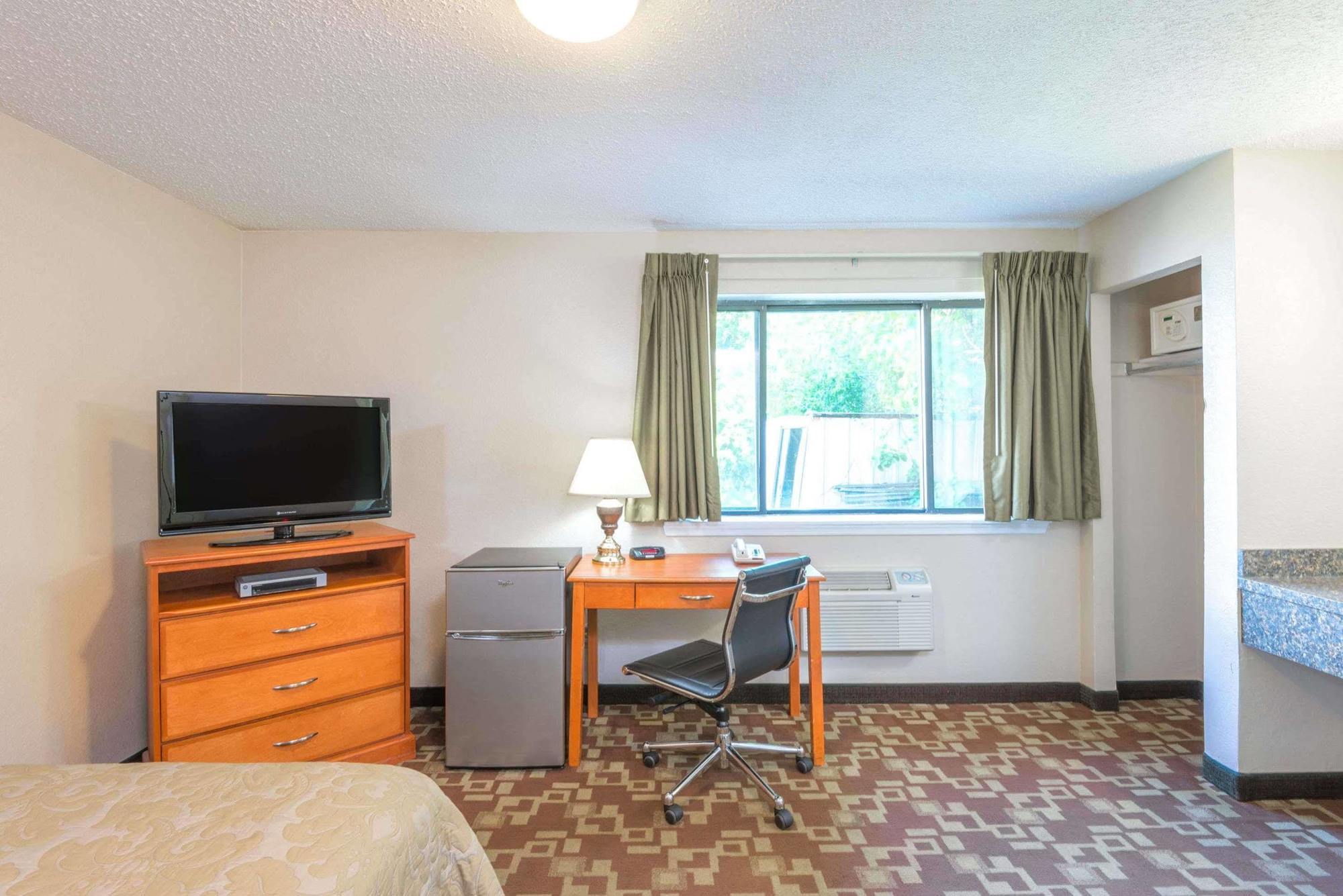 فندق Super 8 By Wyndham Watertown/Cambridge/Boston Area المظهر الخارجي الصورة