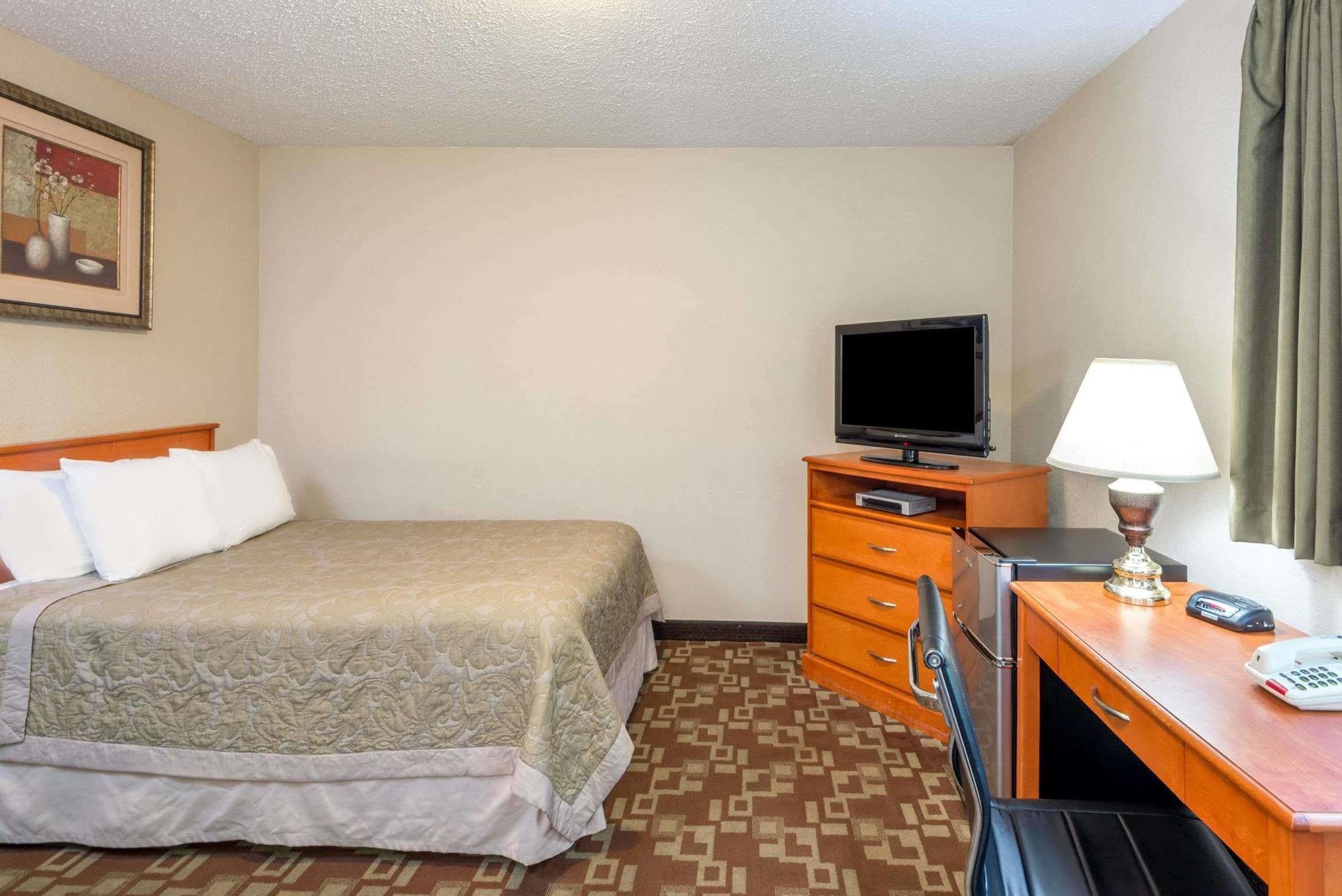 فندق Super 8 By Wyndham Watertown/Cambridge/Boston Area المظهر الخارجي الصورة